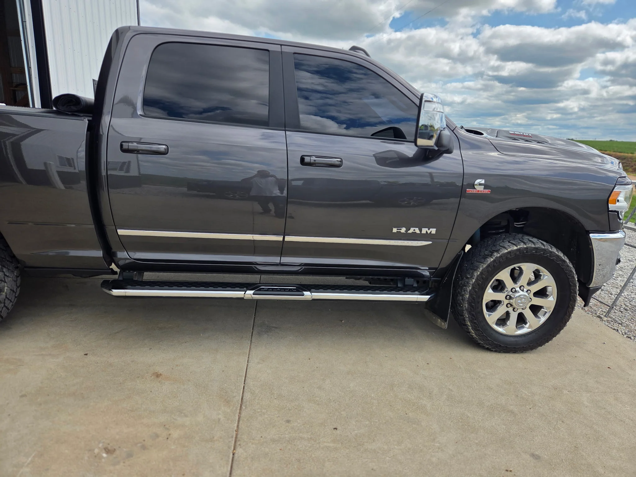 Grey RAM with a mirror-gloss finish reflecting the sky